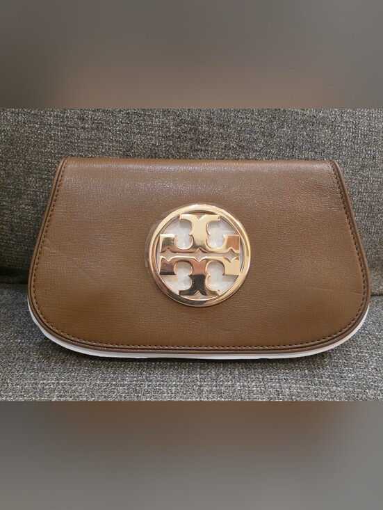 Tory Burch Handbags - Tory Burch Brown Leather Reva Clutch
